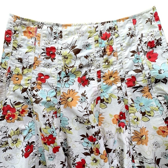 CABI | PURE COTTON FLORAL PLEATED PALAPA SKIRT GORED MULTICOLOR | SIZE: 10 - Picture 2 of 7